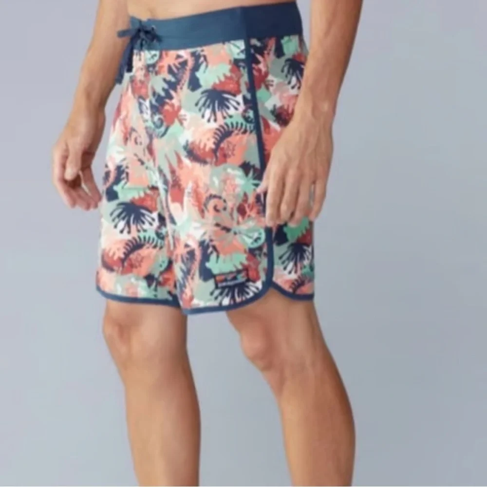 Patagonia Scallop Hem Stretch Wavefarer Boardshort, Size 33